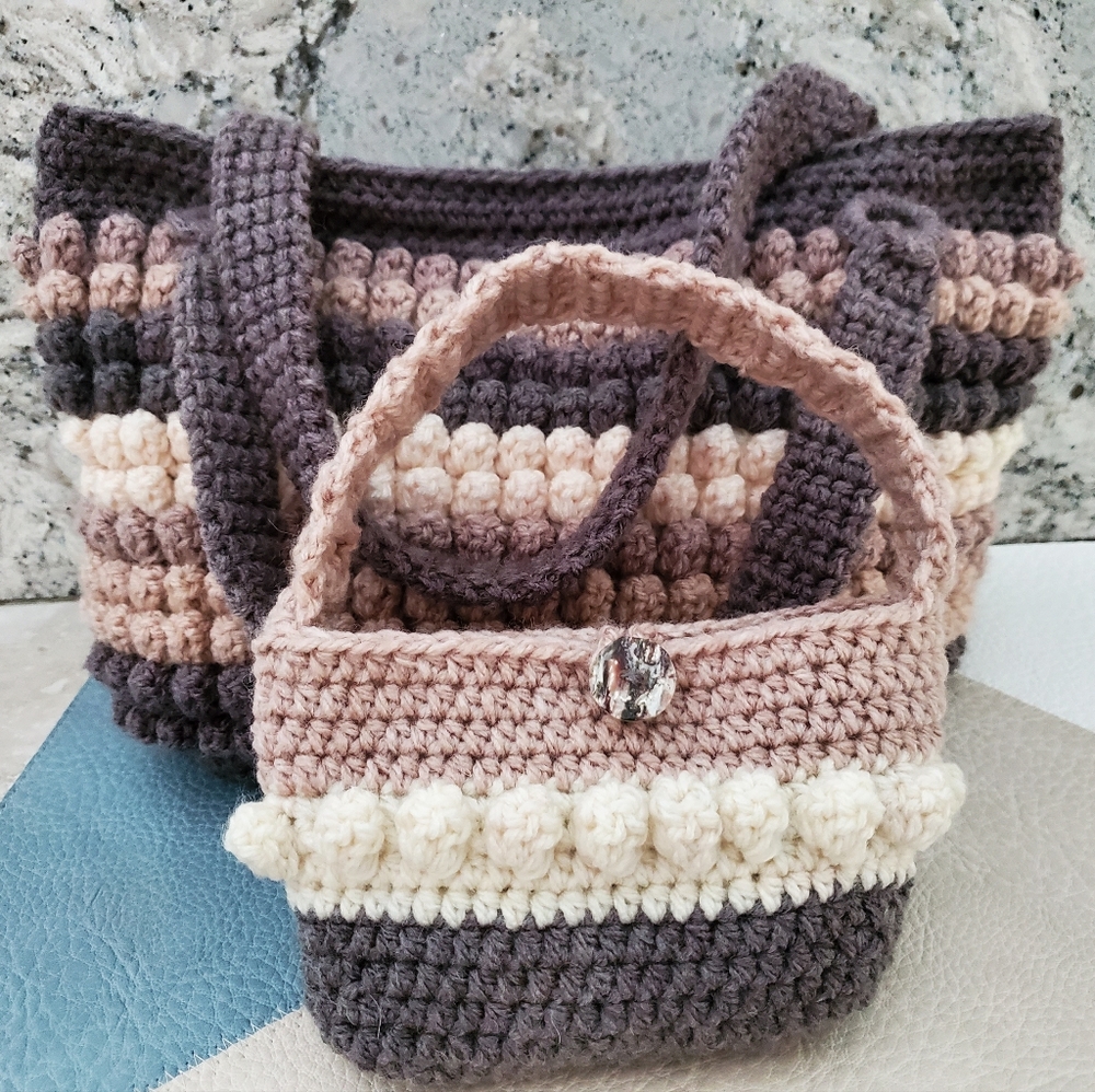 Mother/daughter handbag set